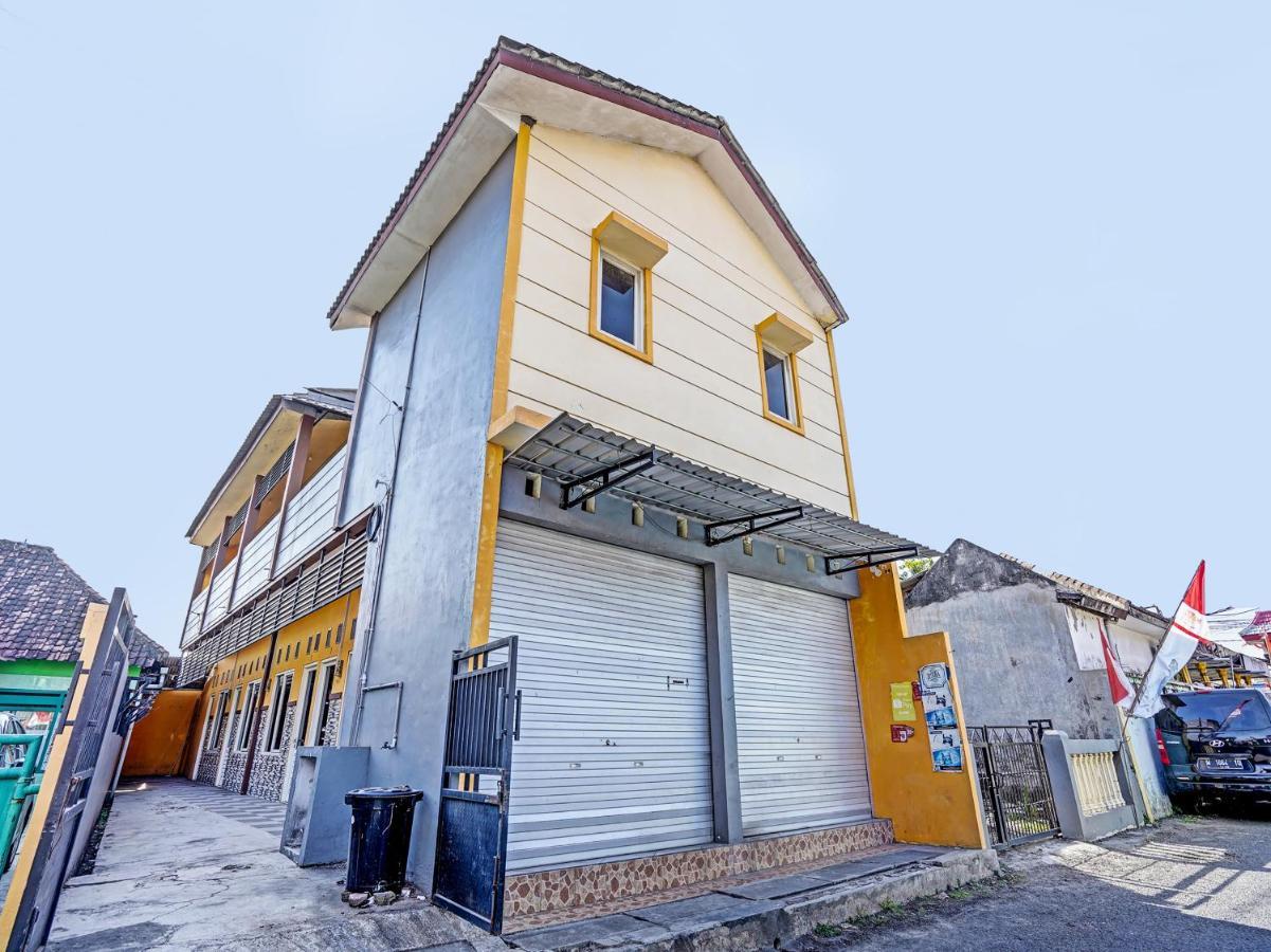 Отель Spot On 91595 Sruni Syariah Gedangan Экстерьер фото